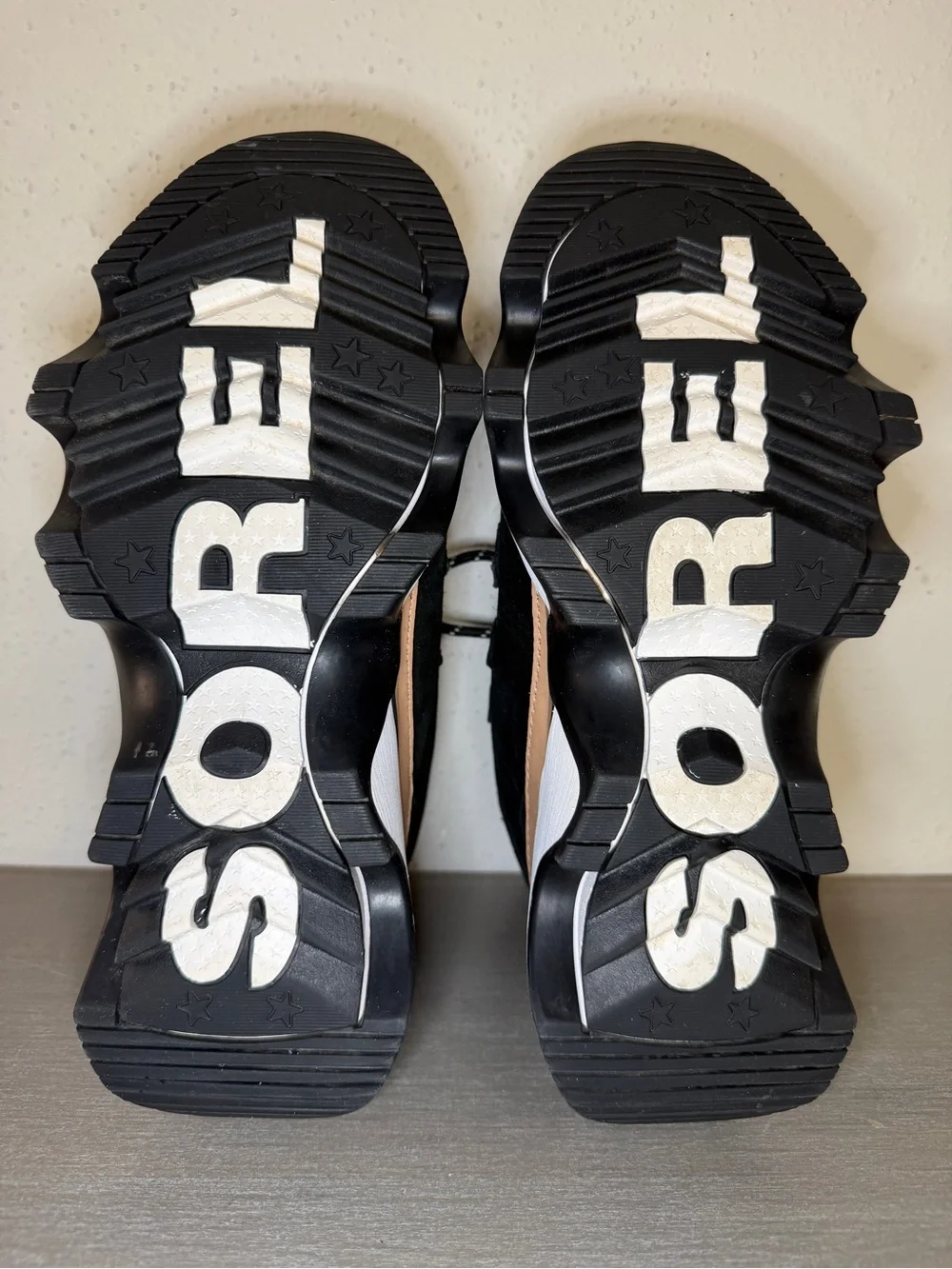 Sorel Kinetic Impact Caribou Women’s Black Sneaker Boots Size 7.5 Casual